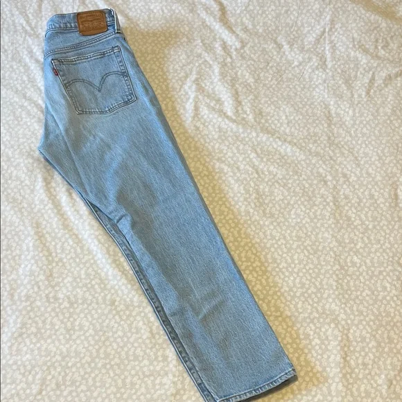Levi's Women's Classic Light Blue Straight Leg Jeans - Picture 1 of 5